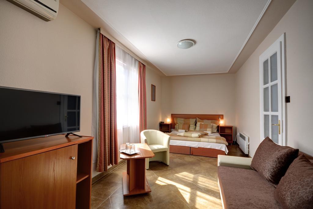 Hotel Roz Szentendre Zewnętrze zdjęcie