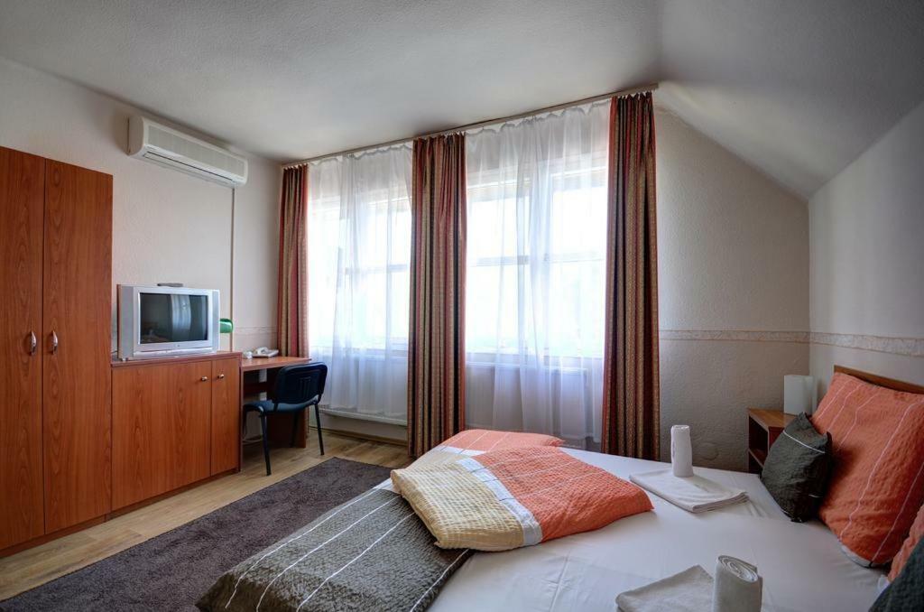 Hotel Roz Szentendre Zewnętrze zdjęcie